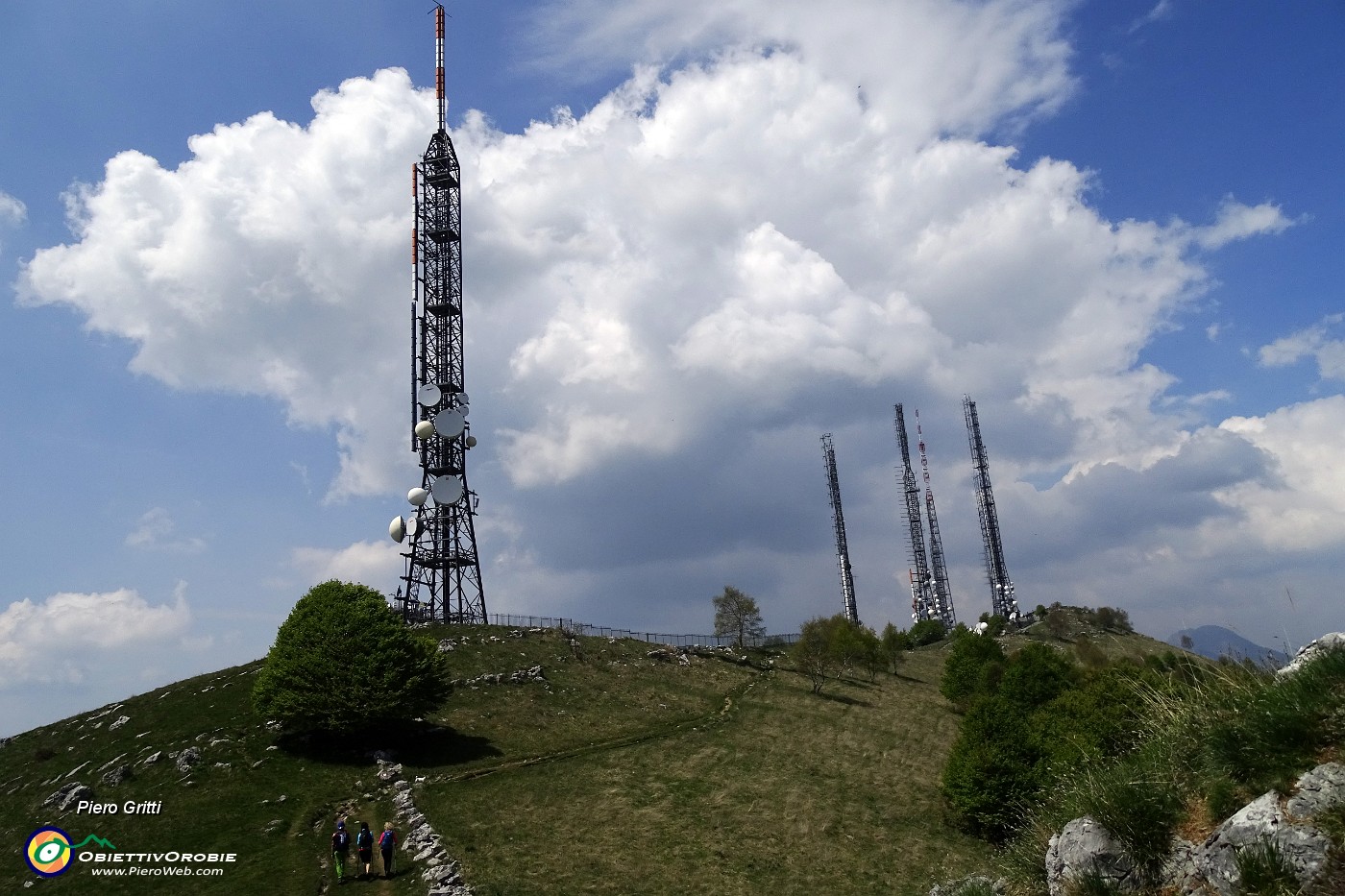 50 Le alte antenne di Valcava.JPG -                                
